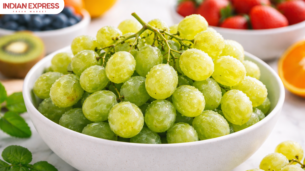 Sweet & Juicy Green Grapes